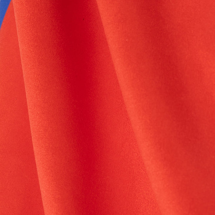 Stellazzurro Rosso microvezeldoek met kleurrijk ontwerp voor grondige reiniging van brillen, tablets, sieraden en schermen." "Colorful-designed Stellazzurro Rosso microfiber cloth for effective cleaning of eyewear, tablets, jewelry, and various screens."