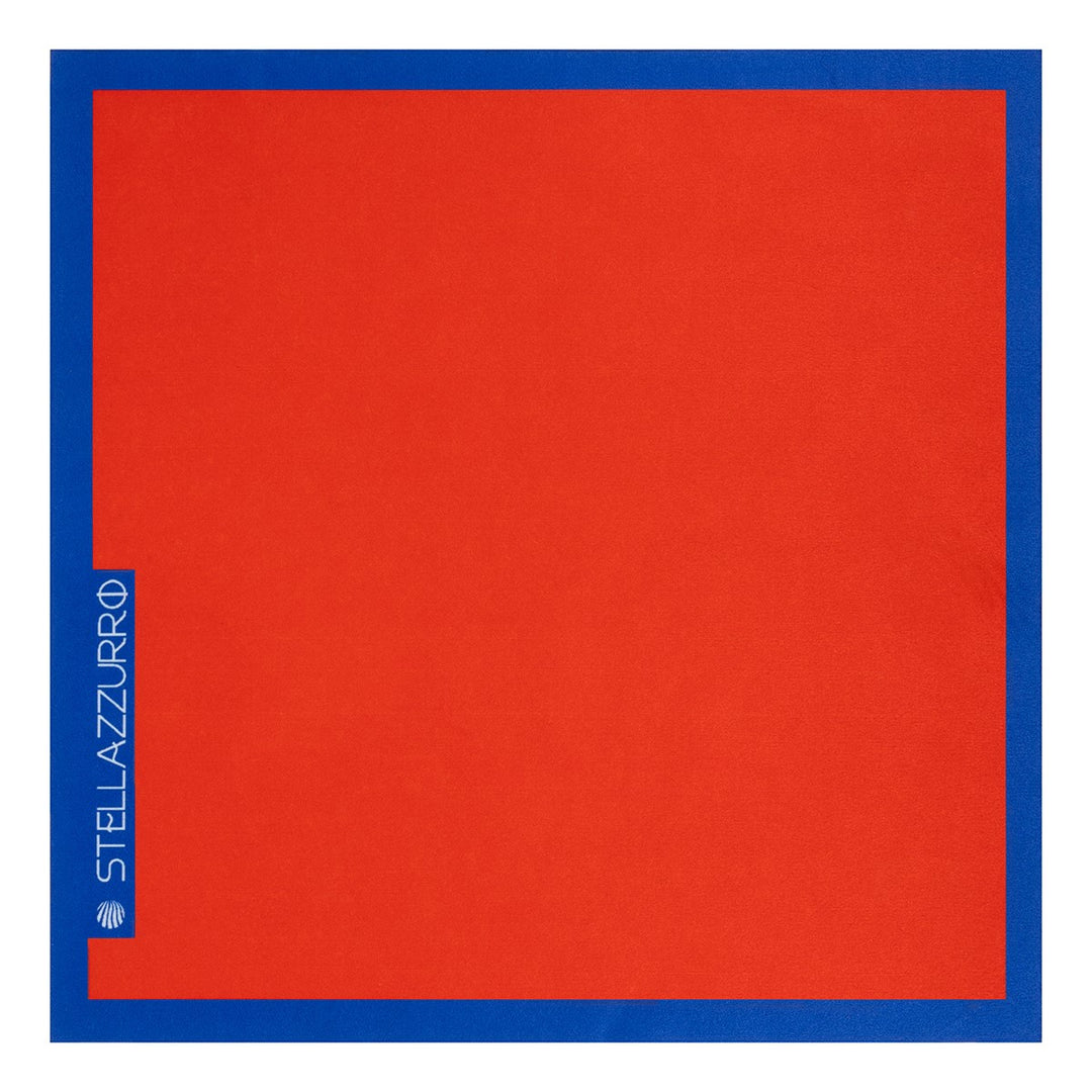 Stellazzurro Rosso microvezeldoek met kleurrijk ontwerp voor grondige reiniging van brillen, tablets, sieraden en schermen." "Colorful-designed Stellazzurro Rosso microfiber cloth for effective cleaning of eyewear, tablets, jewelry, and various screens."